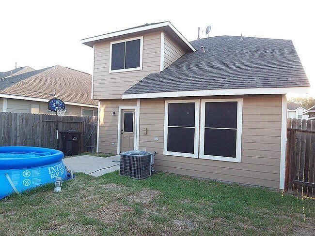 Building Photo - 10838 Windfern Lakes St