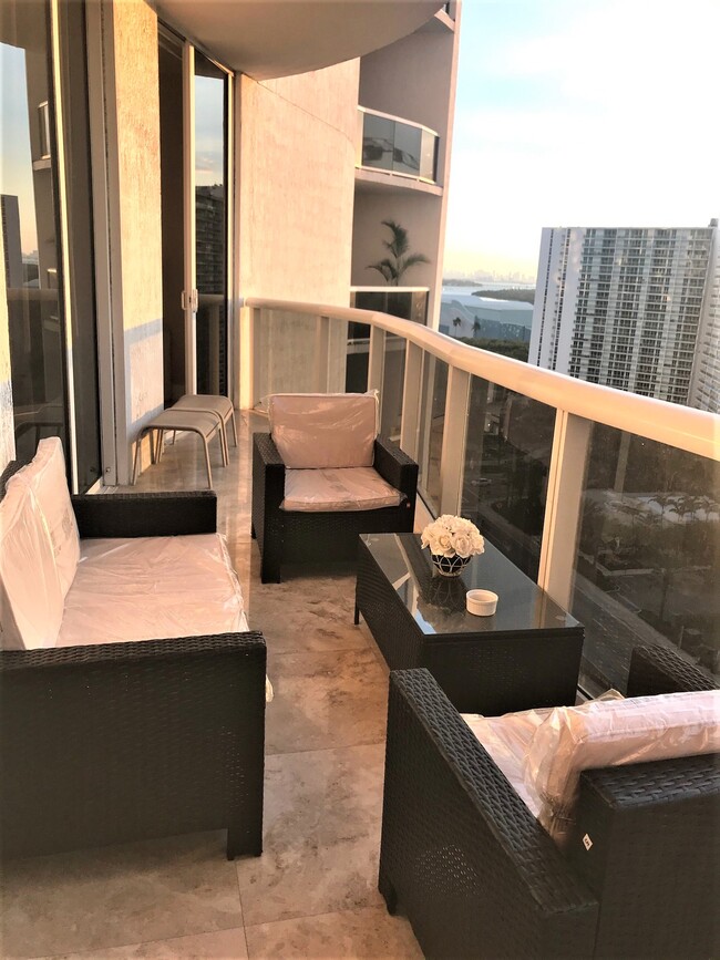 Balcony - 15901 Collins Ave