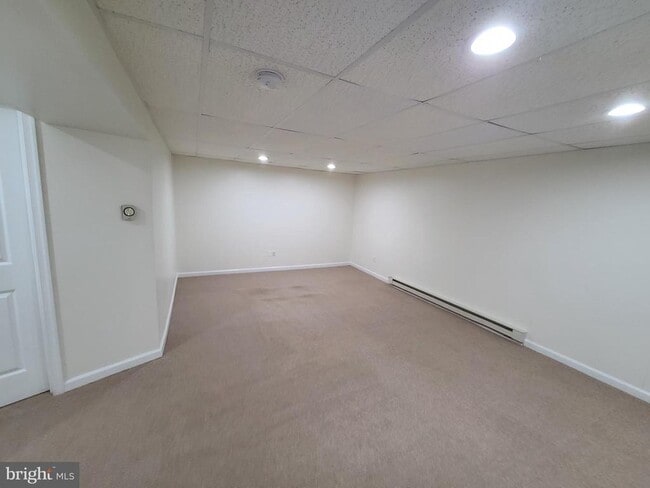 Building Photo - 121 Shoal Creek Dr