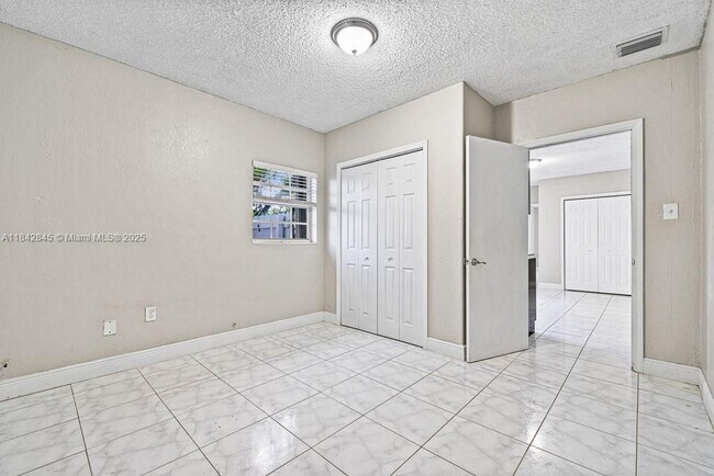 Building Photo - 4151 SW 112th Ave