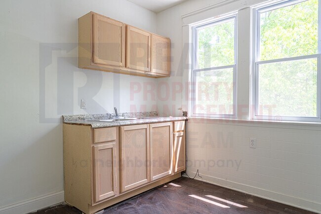 Building Photo - 3353 E 132nd St