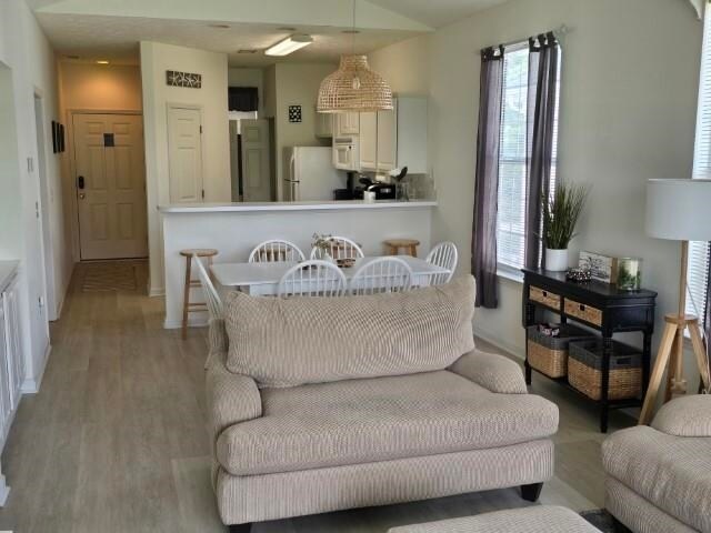 Building Photo - 640 River Oaks Dr