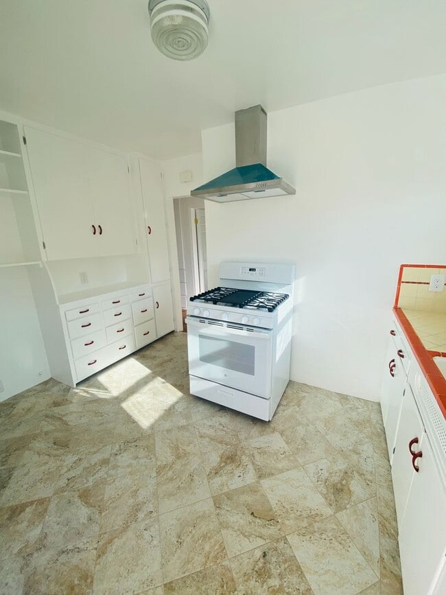 Building Photo - Midtown Ventura - Cottage Two bedroom, one bathroom