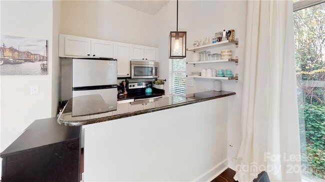 Building Photo - 2058 Atherton Heights Ln