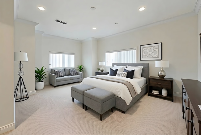 Building Photo - Spacious and Quiet Hawthorne Home!