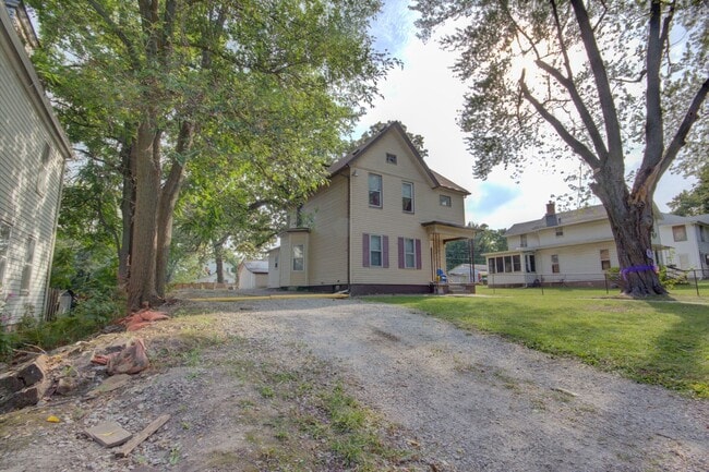 Building Photo - SL POS929