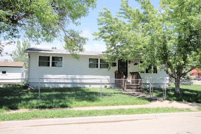 Building Photo - 703 8th St