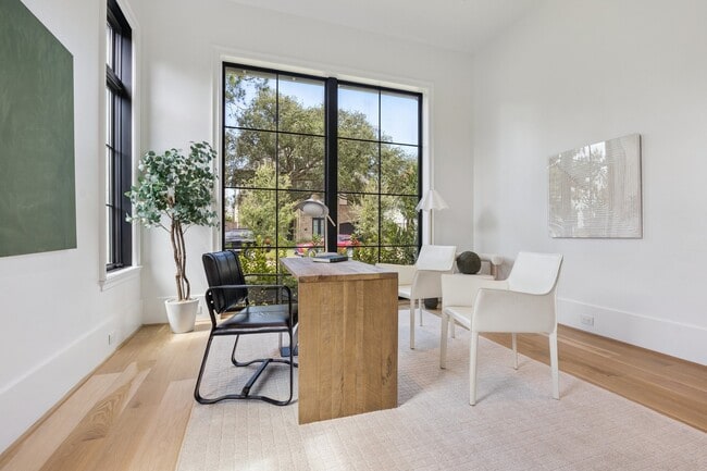 Building Photo - 2711 Eastgrove Ln