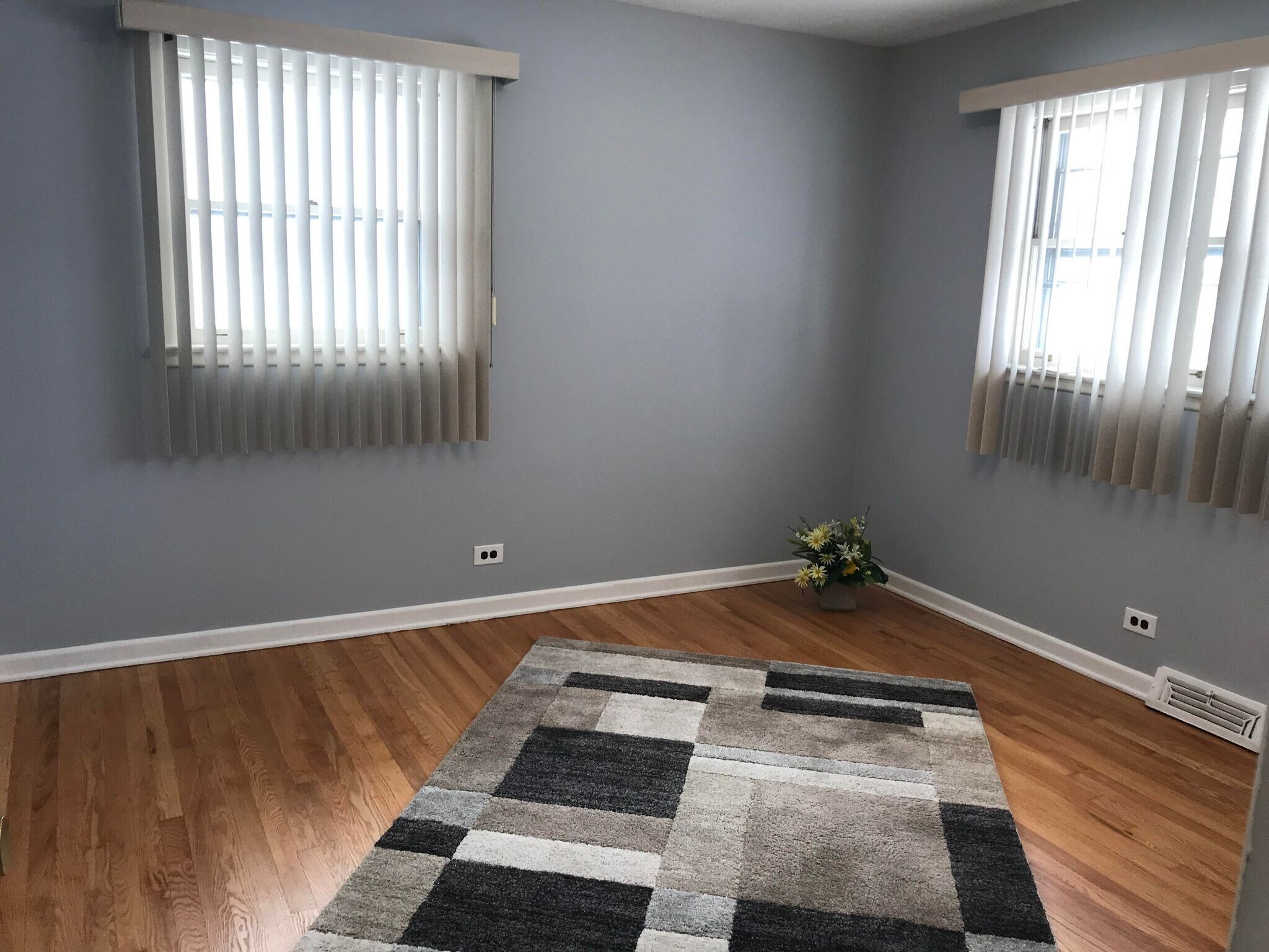 Building Photo - 782 N Van Auken St