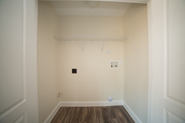 Building Photo - 20 Chaney Lane