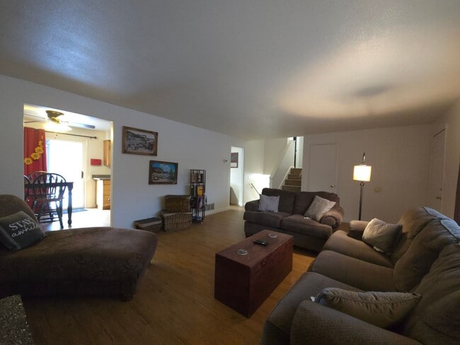 Building Photo - Fully Furnished Home