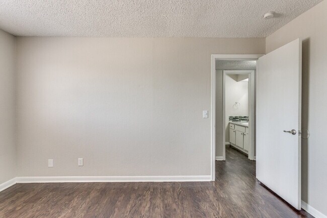 Building Photo - $699 - 2BR in Moore - $99 Move in Special! $0 Deposit!