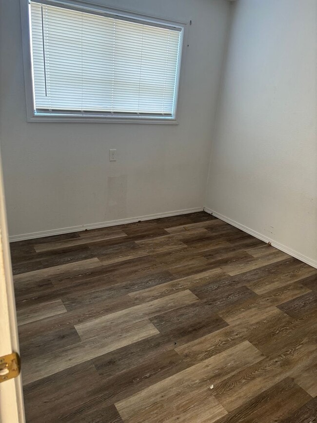 Building Photo - SFH B 107 - Wilson Lane Duplex