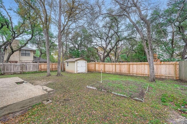 Building Photo - 11101 Country Knls