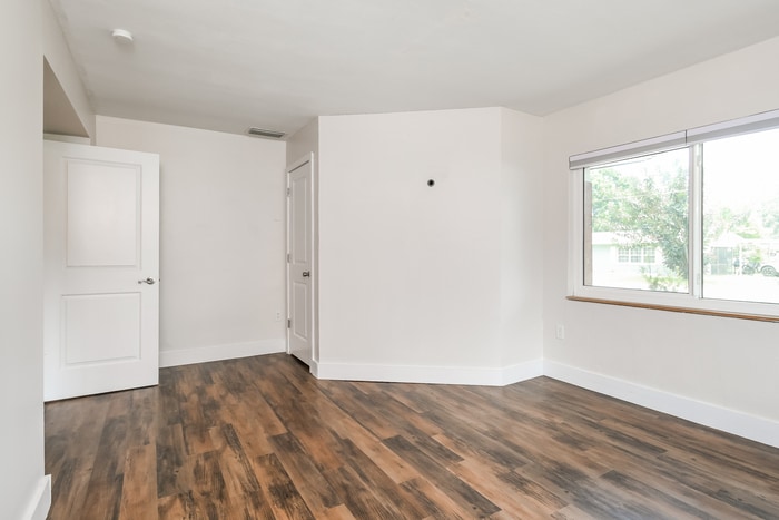 Building Photo - 2610 Ave N NW