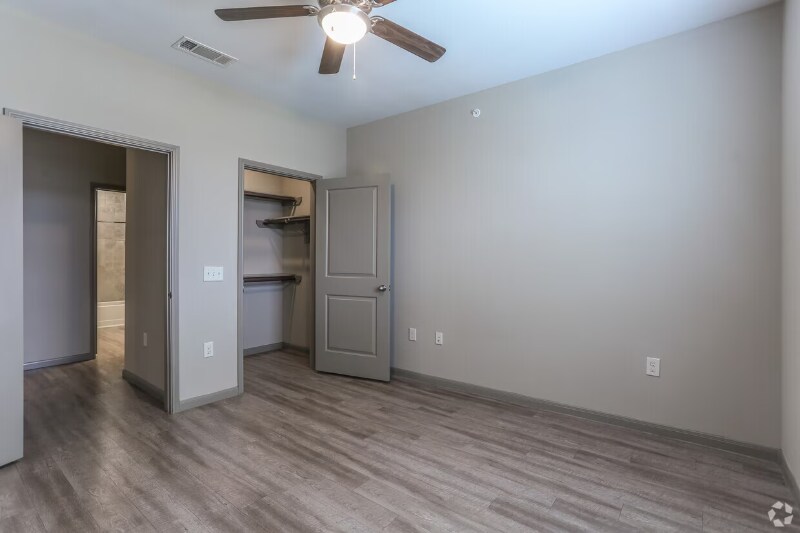 Building Photo - 6520 Jamail Dr