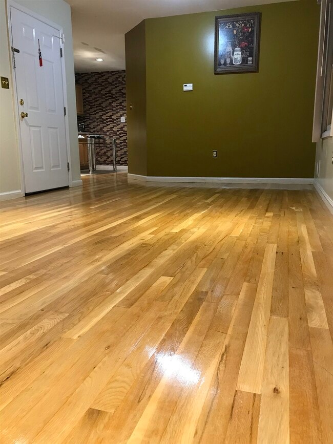 Building Photo - 165 Grant Ave