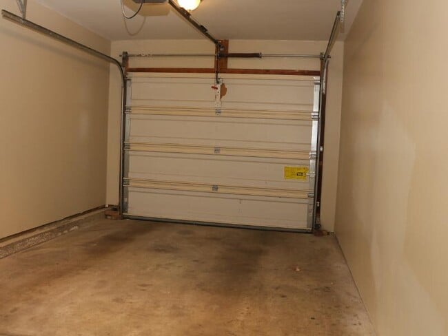 Building Photo - 361 Grissom Ct