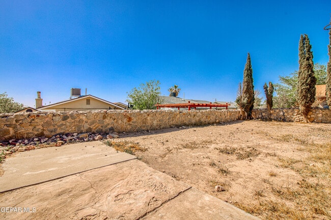 Building Photo - 1005 Southwestern Dr