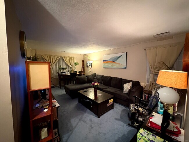 Building Photo - 24 Southwind Ln