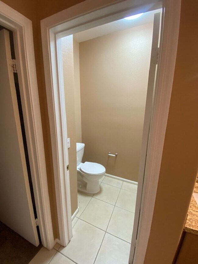Building Photo - Beautiful 3-Bedroom Home with Vaulted Ceilings & Private Fenced Yard