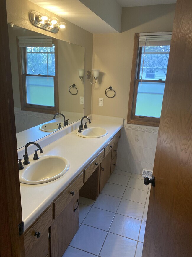 Building Photo - 18105 Milwaukee Ave