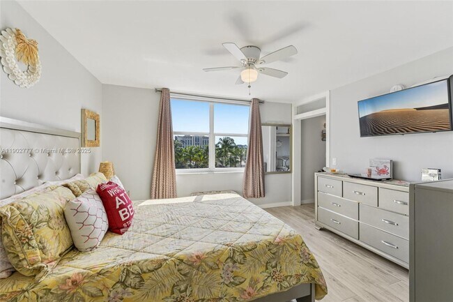 Building Photo - 1050 SE 15th St