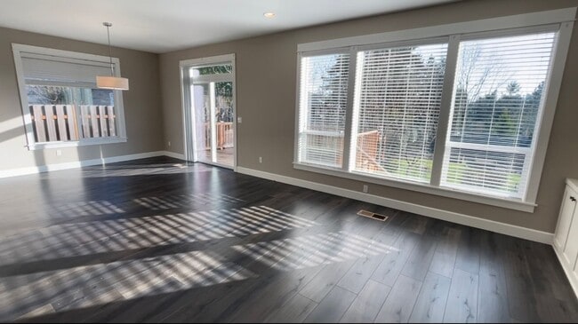 Building Photo - Beautiful Single Story Home!! 3 bed/2 bath with Open Floor Plan and Large Yard!!