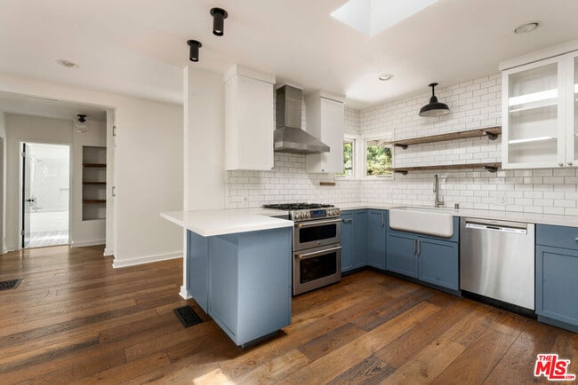 Building Photo - 1530 Elevado St