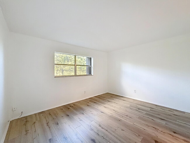 Building Photo - 961 NW 45th St