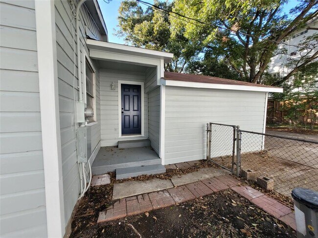 Building Photo - 4302 Dickson St