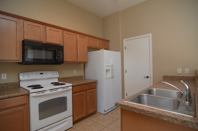 Building Photo - Well Maintained 2 Bedroom 2 Bath Home! Great South Tucson Location!