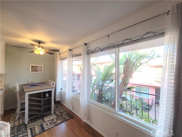 Building Photo - 1023 E 1st St