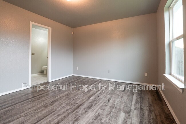Building Photo - 414 Calla Lily Ln