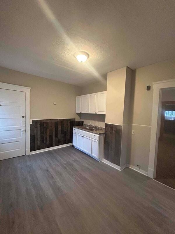 Building Photo - 8016 Medina Ave