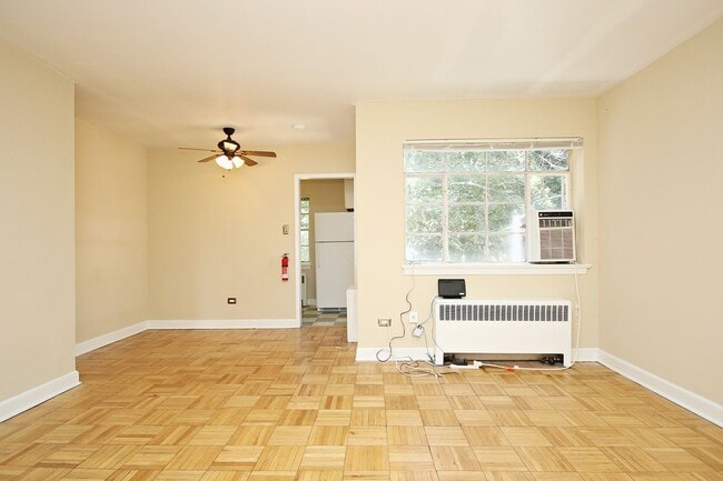 Building Photo - Top Floor UVA Apartment With Ting Internet