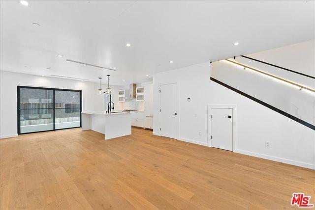 Building Photo - 1410 1/2 North Poinsettia Place, Los Angel...