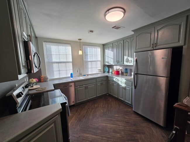 Building Photo - Highland Oasis Gardens