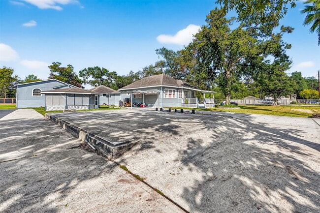 Building Photo - 9629 Sunnywood Dr