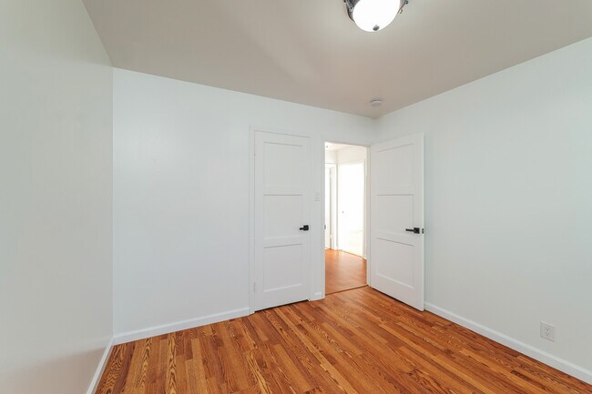 Building Photo - 30 Graystone Dr