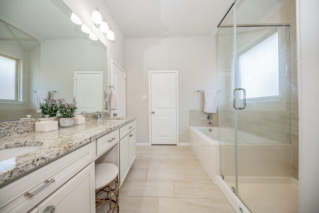 Building Photo - 23511 Villatora Dr