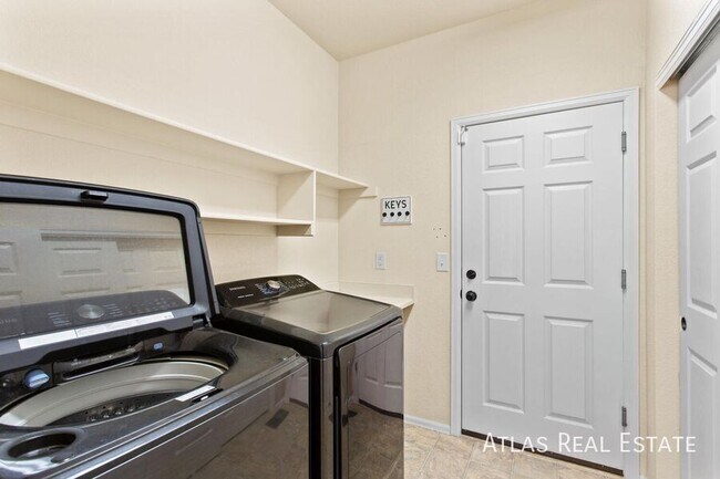 Building Photo - 11060 River Oaks Ln