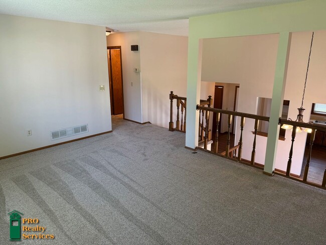 Building Photo - 3 Bedroom Home in Maple Grove
