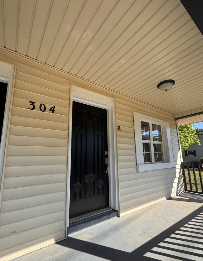 Building Photo - Greenville Rental Alert! Minutes from Unity Park & Downtown Greenville!