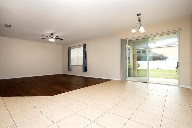 Building Photo - 1319 Rowantree Dr