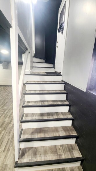 Building Photo - 2060 E 99th St