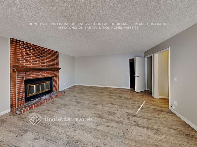 Building Photo - 8474 Tanglewood St