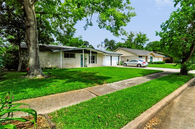Building Photo - 11930 Ashcroft Dr