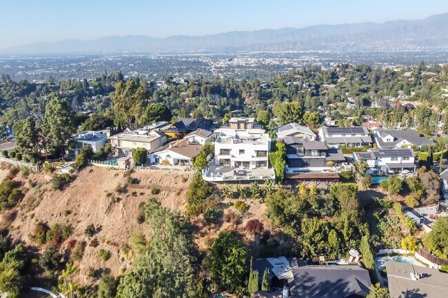 Building Photo - 11470 Dona Evita Dr