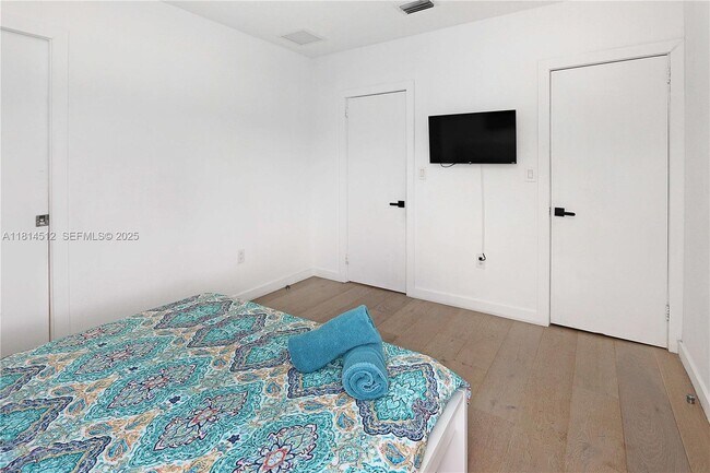 Building Photo - 1109 NE 89th St